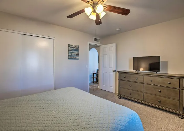 Holiday home 3 Mi To Westgate: Desert W/ Hot Tub In Peoria